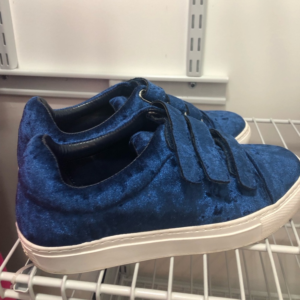 Katy Perry Navy Blue Velvet Sneakers Size 7